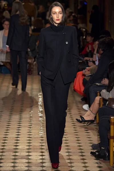 Look 17